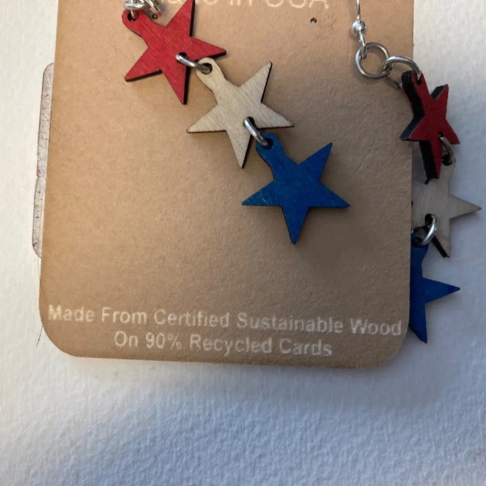 Celebrate 250 ! Red white and blue star dangle wood earrings - Picture 3 of 6